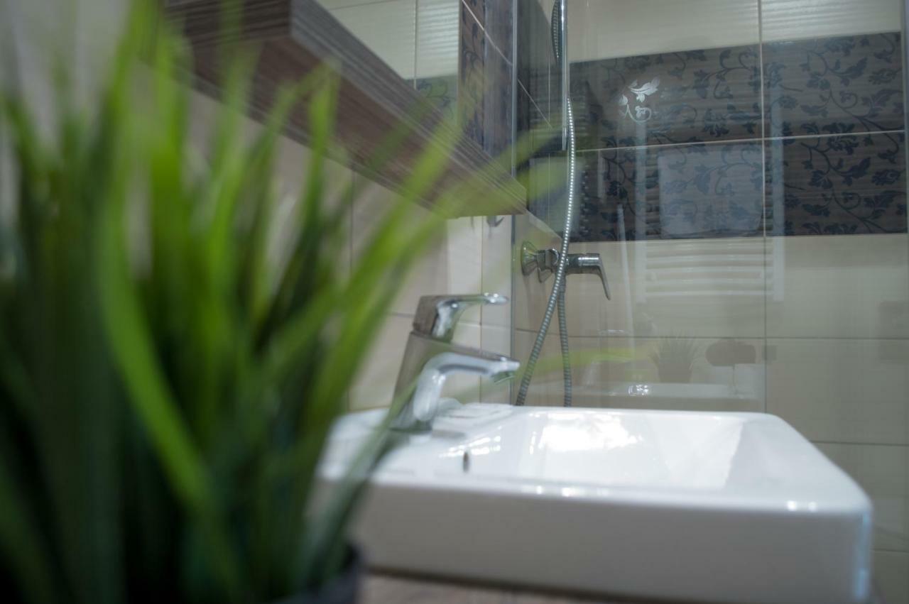 Platina Apartman Apartment Sarvar Exterior photo